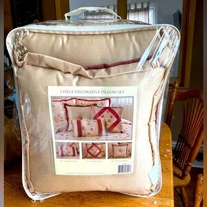 NIP Barrington Decorative Pillow Set Gold/Maroon/Tan 3 Pieces